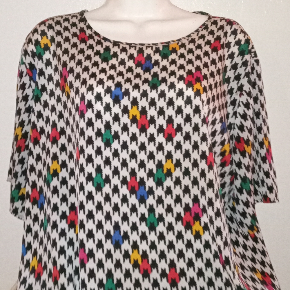 Multicolor Houndstooth Women's Top Size 20 Through 40